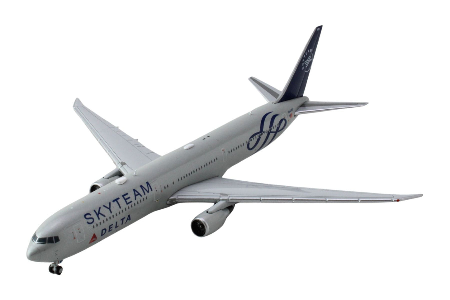 GeminiJets Boeing 767-400ER Commercial Aircraft "Delta Air Lines Skyteam" (N844MH) Gray Metallic with Blue Tail 1/400 Diecast Model Airplane by GeminiJets