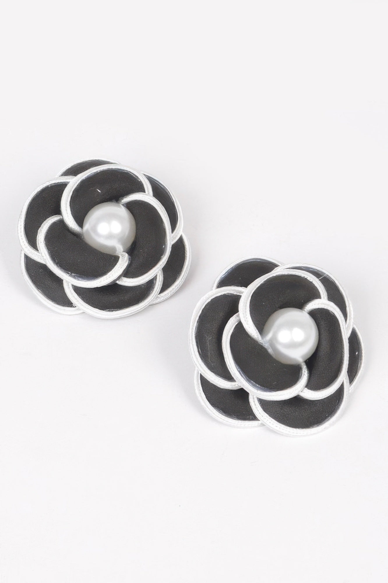 Faux Pearl Flower Stud Earring