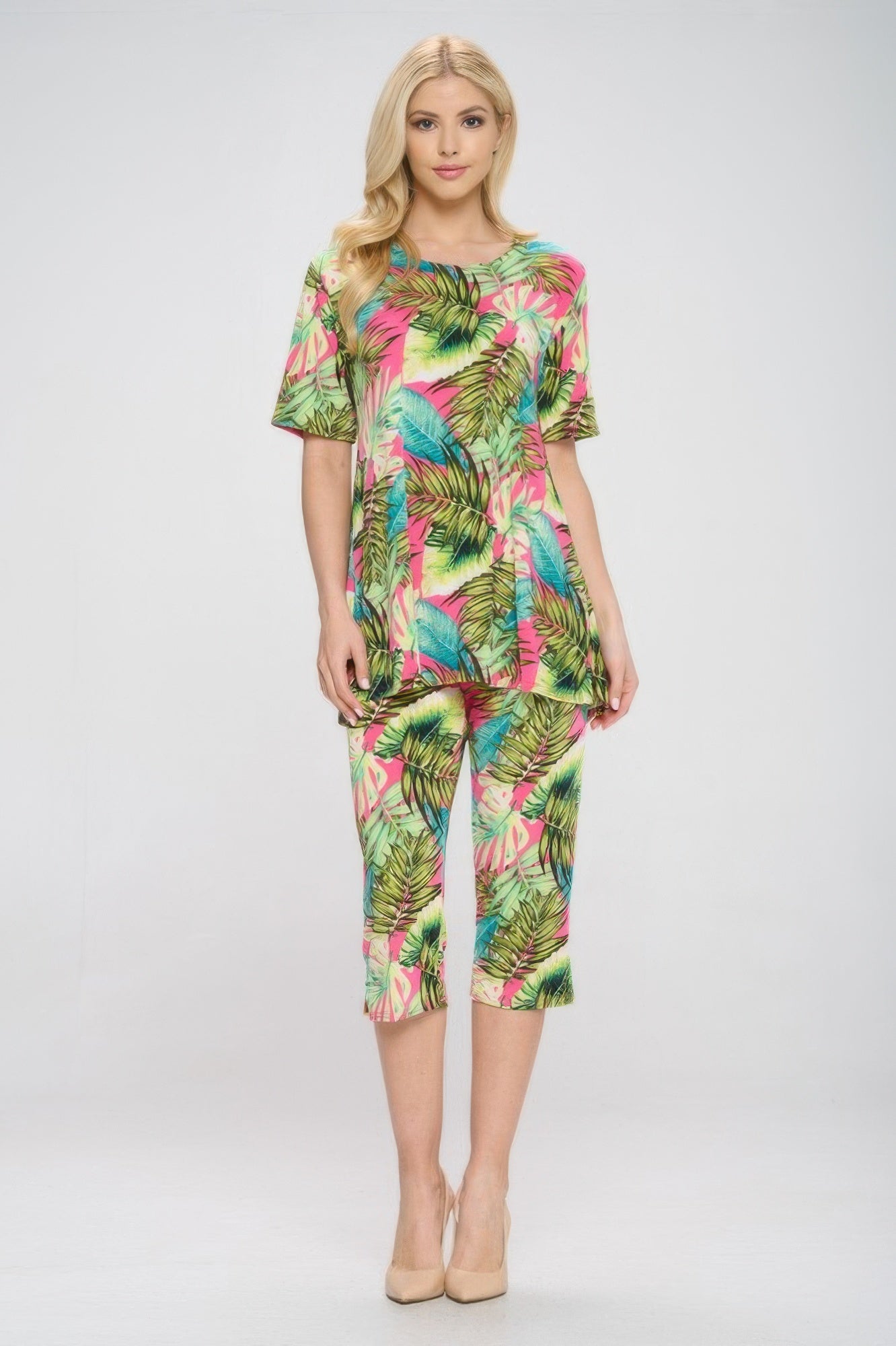 Plus Size Short Sleeve Top And Capri Pants Set