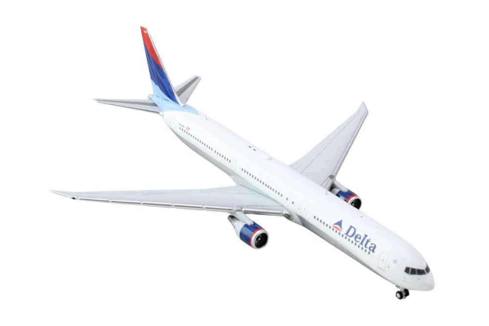 GeminiJets Boeing 767-400ER Commercial Aircraft "Delta Air Lines" (N829MH) White with Red and Blue Tail 1/400 Diecast Model Airplane by GeminiJets