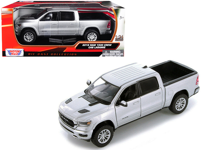 Motormax 2019 RAM 1500 Laramie Crew Cab Pickup Truck Silver Metallic 1/24 Diecast Model Car by Motormax