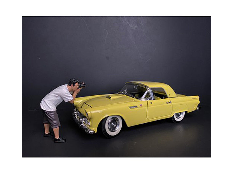 American Diorama "Weekend Car Show" Figurine IV for 1/18 Scale Models by American Diorama