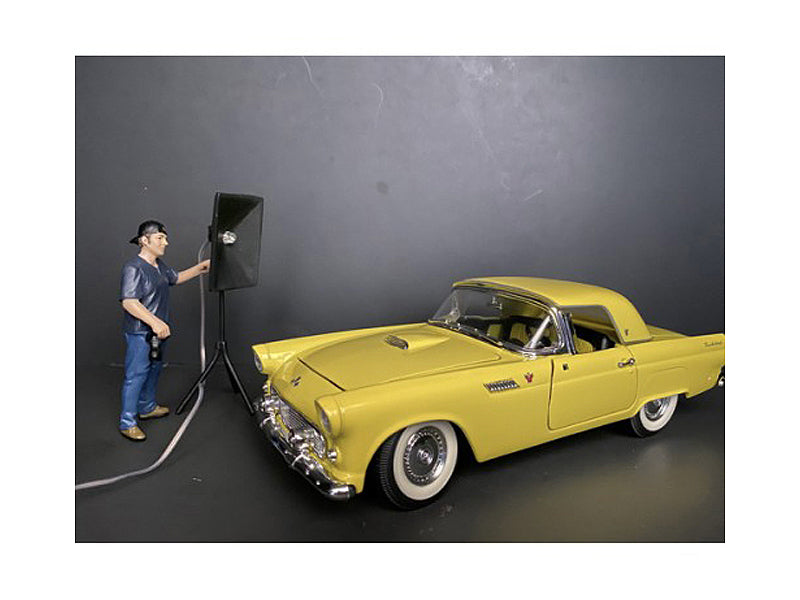 American Diorama "Weekend Car Show" Figurine V for 1/18 Scale Models by American Diorama