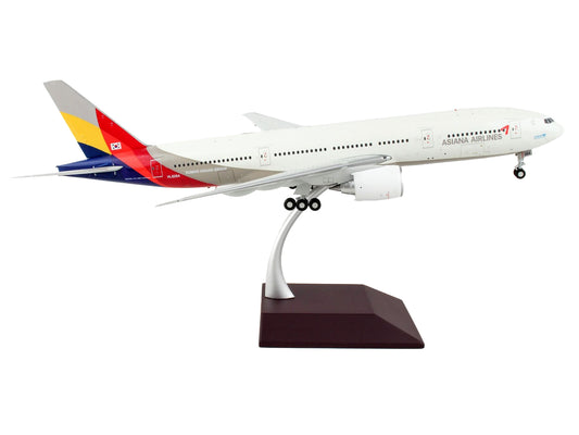 GeminiJets Boeing 777-200ER Commercial Aircraft "Asiana Airlines" White with Striped Tail "Gemini 200" Series 1/200 Diecast Model Airplane by GeminiJets