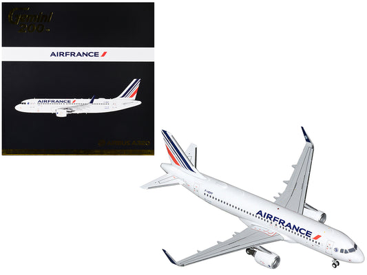 GeminiJets Airbus A320 Commercial Aircraft "Air France" White with Tail Stripes "Gemini 200" Series 1/200 Diecast Model Airplane by GeminiJets
