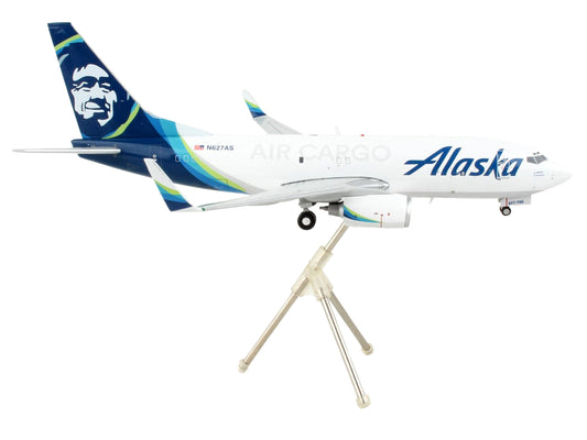 GeminiJets Boeing 737-700BDSF Commercial Aircraft "Alaska Air Cargo" White with Blue Tail "Gemini 200" Series 1/200 Diecast Model Airplane by GeminiJets