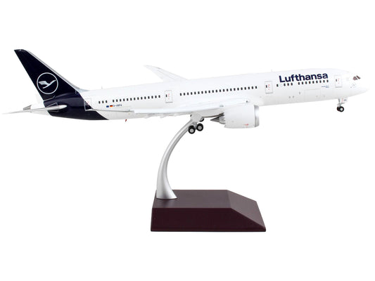 GeminiJets Boeing 787-9 Commercial Aircraft with Flaps Down "Lufthansa" White with Blue Tail "Gemini 200" Series 1/200 Diecast Model Airplane by GeminiJets