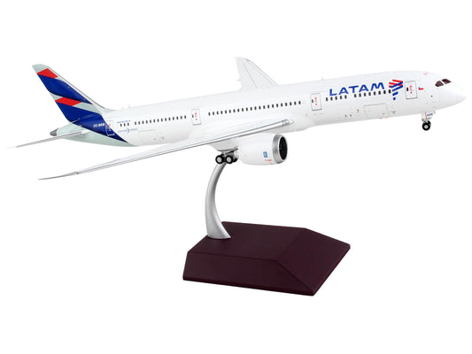 GeminiJets Boeing 787-9 Commercial Aircraft "LATAM Airlines" White with Blue Tail "Gemini 200" Series 1/200 Diecast Model Airplane by GeminiJets