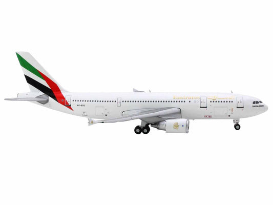 GeminiJets Airbus A300-600R Commercial Aircraft "Emirates Airlines" (A6-EKC) White with Striped Tail 1/400 Diecast Model Airplane by GeminiJets