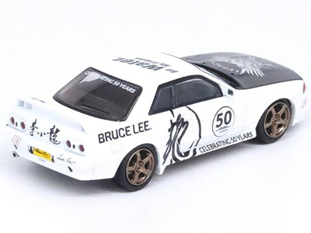 Inno Models Nissan Skyline GT-R (R32) RHD (Right Hand Drive) White with Black Hood "Bruce Lee Legacy 50 Year Anniversary" 1/64 Diecast Model Car by Inno Models